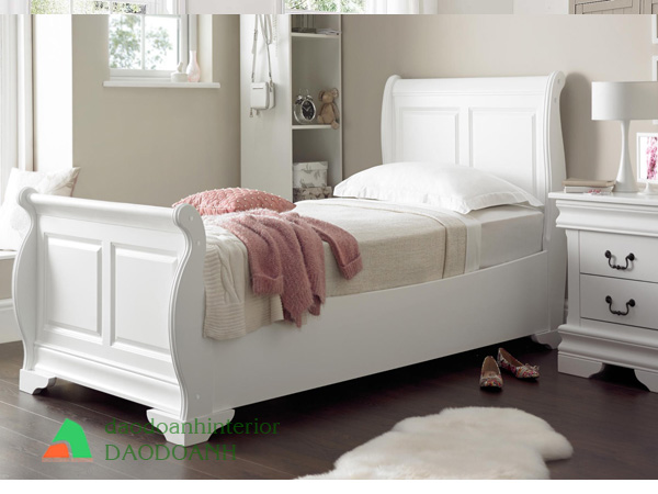 Giường ngủ gỗ tự nhiên phong cách cổ điển GNDD19