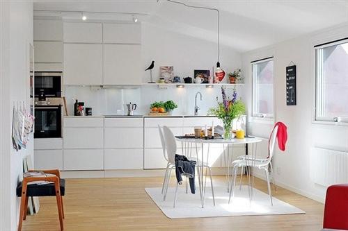 Nội thất phòng bếp nhỏ mà vẫn gọn gàng ,thoải mái ,tiện nghi .
